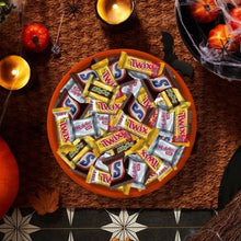 画像をギャラリービューアに読み込む, ハロウィン限定 マーズ ハロウィン チョコレート 詰め合わせ 4種類 150個入り 3マスケティアーズ ミルキーウェイ スニッカーズ トゥイックス ミニサイズ 41.79oz 1.18kg Mars