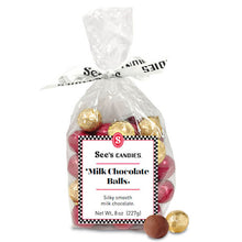 画像をギャラリービューアに読み込む, See&#39;s Candies【 シーズキャンディ / 季節限定 クリスマス チョコレート メリー トリート コレクション プレイフル ポーラーベアー ボックス / ミルクチョコボール 限定バッグ付き】
