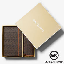 画像をギャラリービューアに読み込む, MICHAEL KORS【マイケルコース ギフトセット ノート＆カバー ペンケース 35H1GGZN7B ブラウン 箱付き 】
